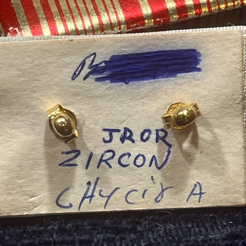NWT Small 18K Gold with Zirconia Stone Earrings Stud from Venezuela
